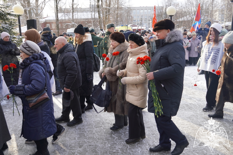 Представители Росгвардии почтили память жертв блокадного Ленинграда в Костроме