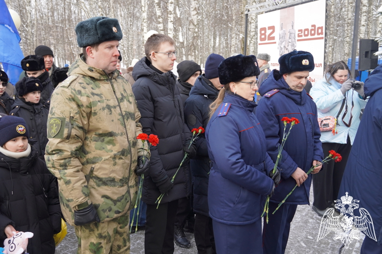 Представители Росгвардии почтили память жертв блокадного Ленинграда в Костроме