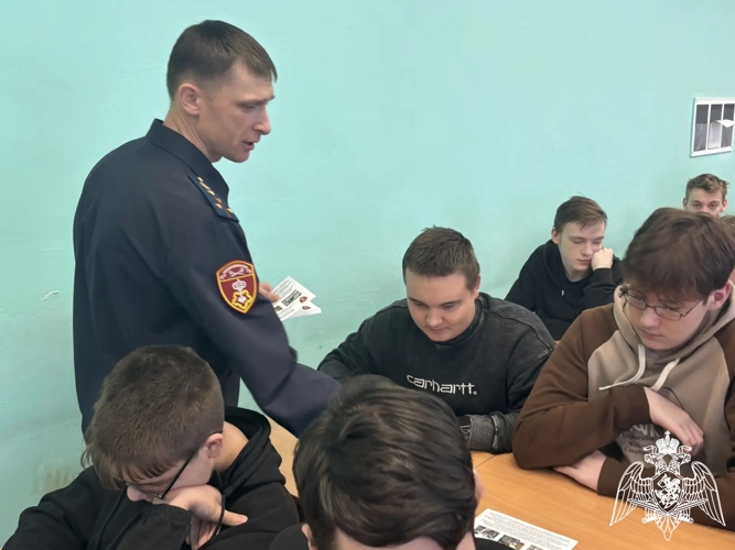 Росгвардейцы провели уроки мужества для костромских студентов