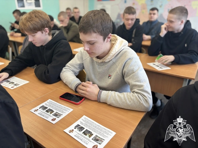 Росгвардейцы провели уроки мужества для костромских студентов