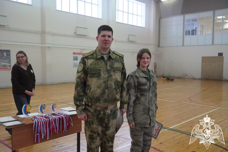 Военно-спортивную эстафету для школьников в честь 10-летия ведомства провели росгвардейцы в Костроме