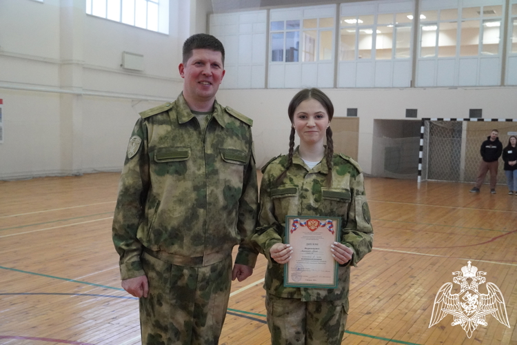 Военно-спортивную эстафету для школьников в честь 10-летия ведомства провели росгвардейцы в Костроме