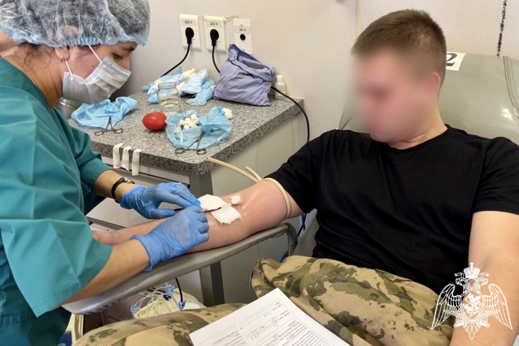 Более 15 литров крови сдали росгвардейцы в преддверии 10-летия ведомства в Костроме
