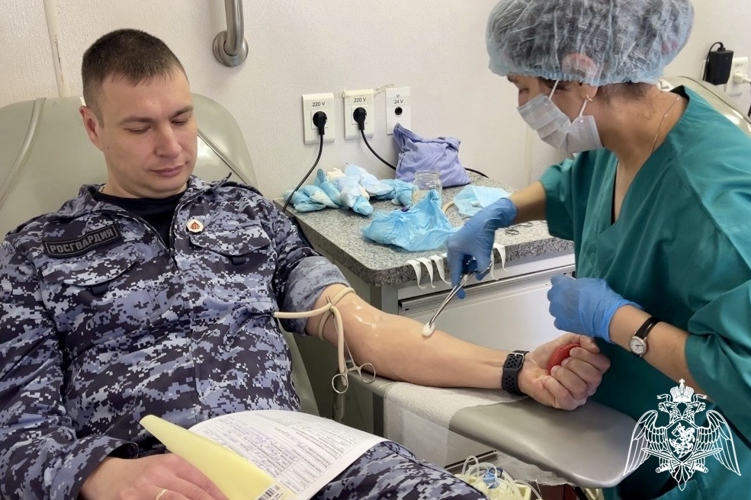 Более 15 литров крови сдали росгвардейцы в преддверии 10-летия ведомства в Костроме