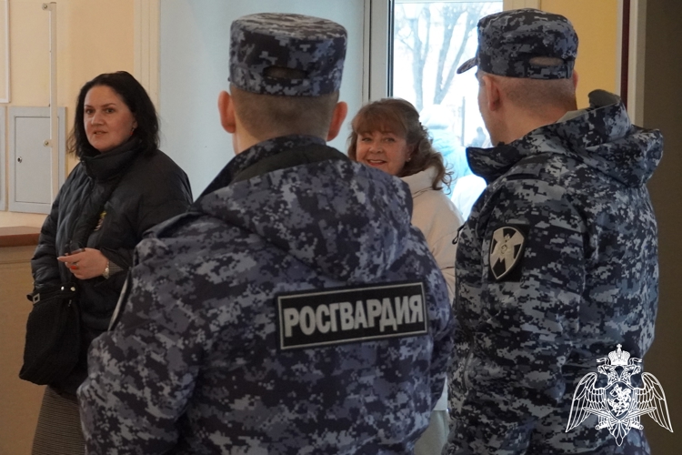 Военные музыканты Центрального округа Росгвардии выступили с концертом в Костроме
