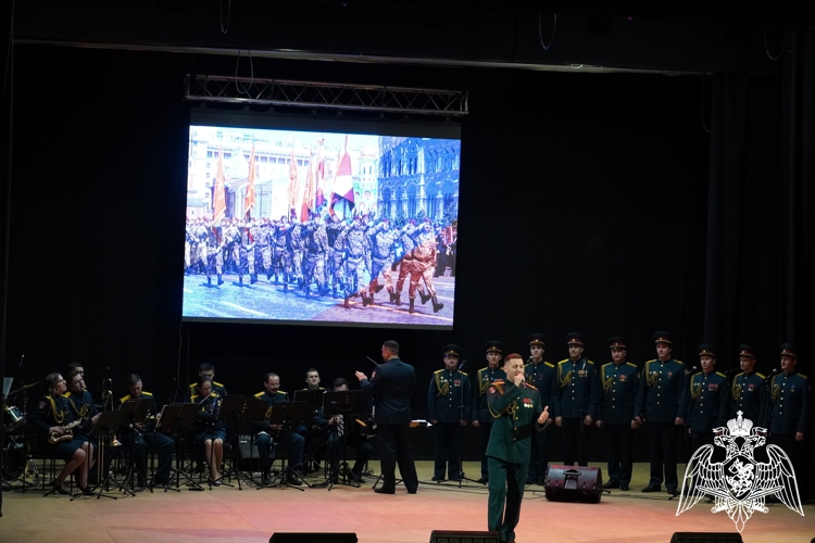 Военные музыканты Центрального округа Росгвардии выступили с концертом в Костроме