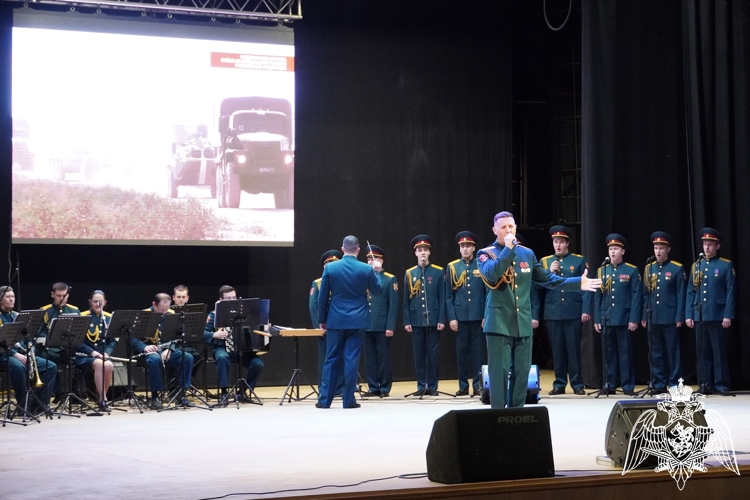 Военные музыканты Центрального округа Росгвардии выступили с концертом в Костроме