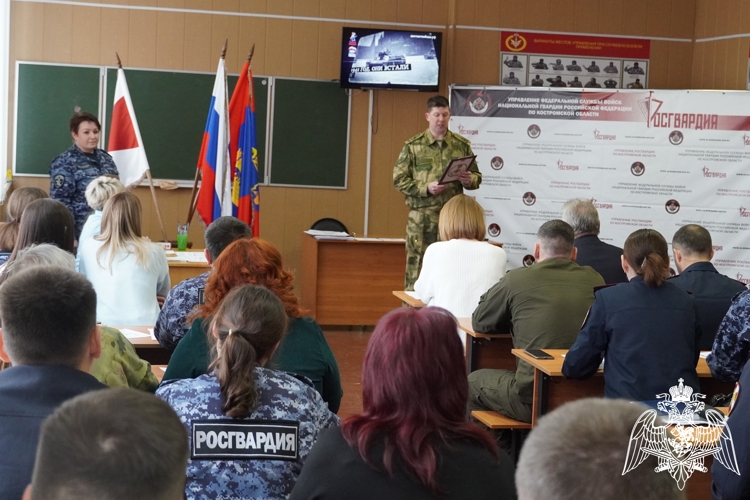 Сотрудники и военнослужащие Росгвардии написали Диктант Победы в Костроме
