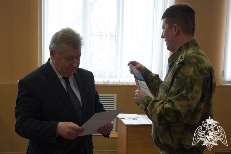 Сотрудники и военнослужащие Росгвардии написали Диктант Победы в Костроме