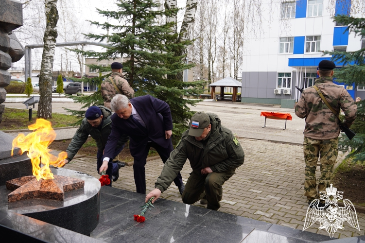 Сотрудники и военнослужащие Росгвардии написали Диктант Победы в Костроме