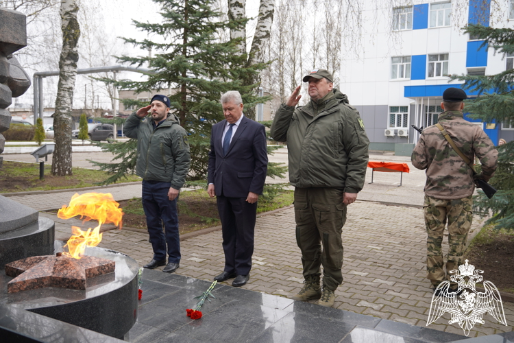 Сотрудники и военнослужащие Росгвардии написали Диктант Победы в Костроме