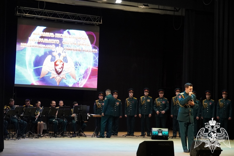 Военные музыканты Центрального округа Росгвардии выступили с концертом в Костроме