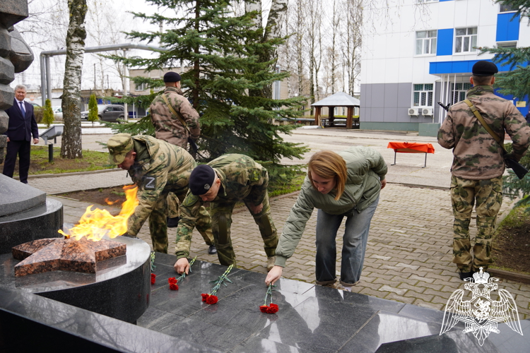 Сотрудники и военнослужащие Росгвардии написали Диктант Победы в Костроме