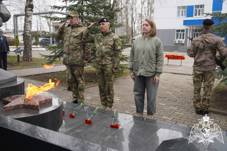 Сотрудники и военнослужащие Росгвардии написали Диктант Победы в Костроме