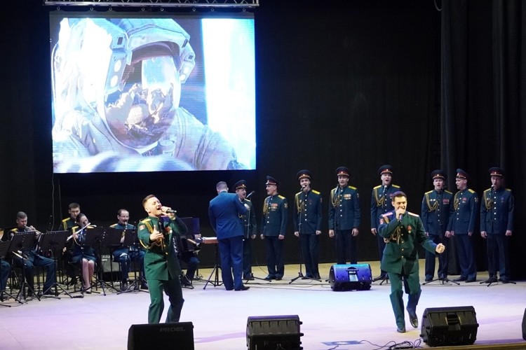 Военные музыканты Центрального округа Росгвардии выступили с концертом в Костроме