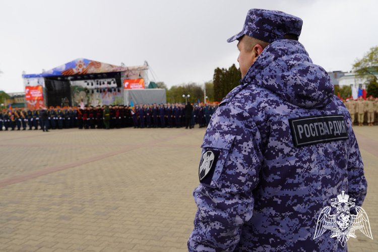 Росгвардейцы приняли участие в обеспечении общественного порядка и безопасности в День Победы в Костроме