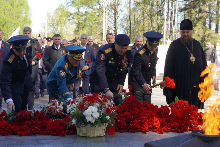 В Костроме сотрудники Росгвардии почтили память павших в годы Великой Отечественной войны