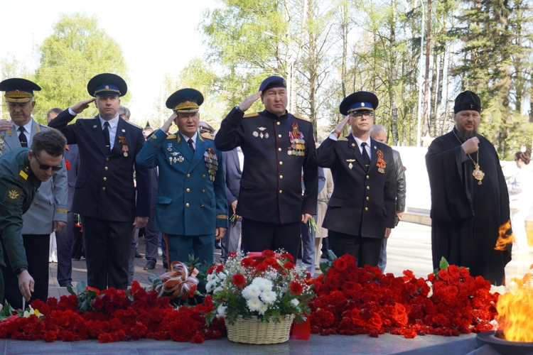 В Костроме сотрудники Росгвардии почтили память павших в годы Великой Отечественной войны