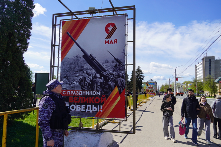 Росгвардейцы приняли участие в обеспечении общественного порядка и безопасности в День Победы в Костроме