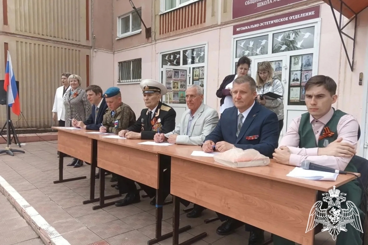 В преддверии Дня Победы в Костроме прошёл смотр строя и песни