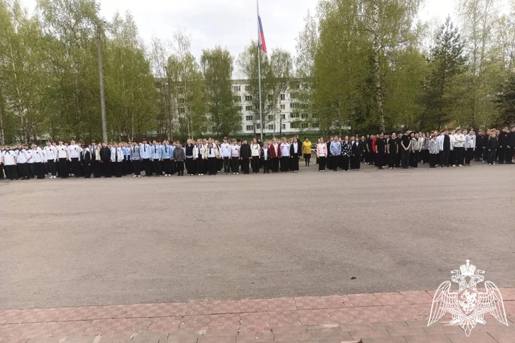 В преддверии Дня Победы в Костроме прошёл смотр строя и песни