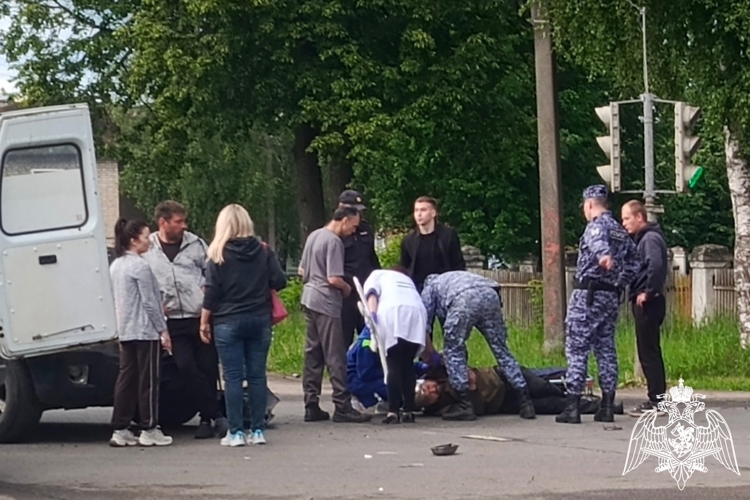 В Буе сотрудники вневедомственной охраны Росгвардии оказали помощь пострадавшему в дорожно-транспортном происшествии