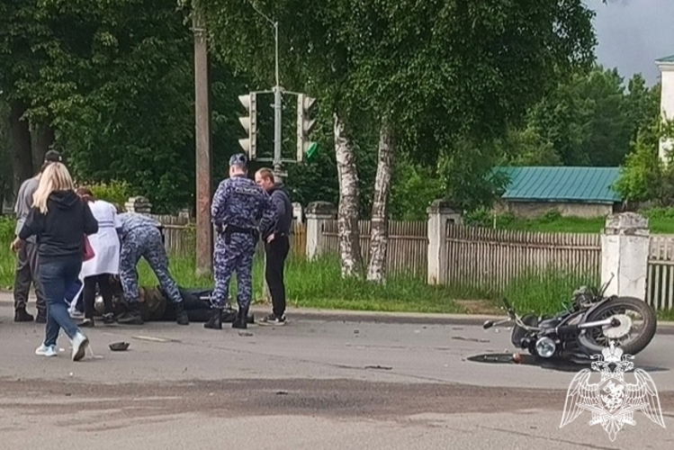 В Буе сотрудники вневедомственной охраны Росгвардии оказали помощь пострадавшему в дорожно-транспортном происшествии