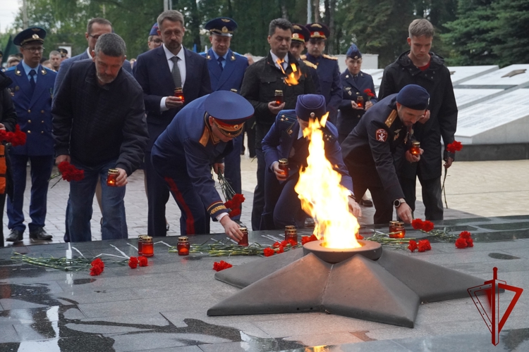 Представители Росгвардии приняли участие в акции «Свеча памяти» в Костроме
