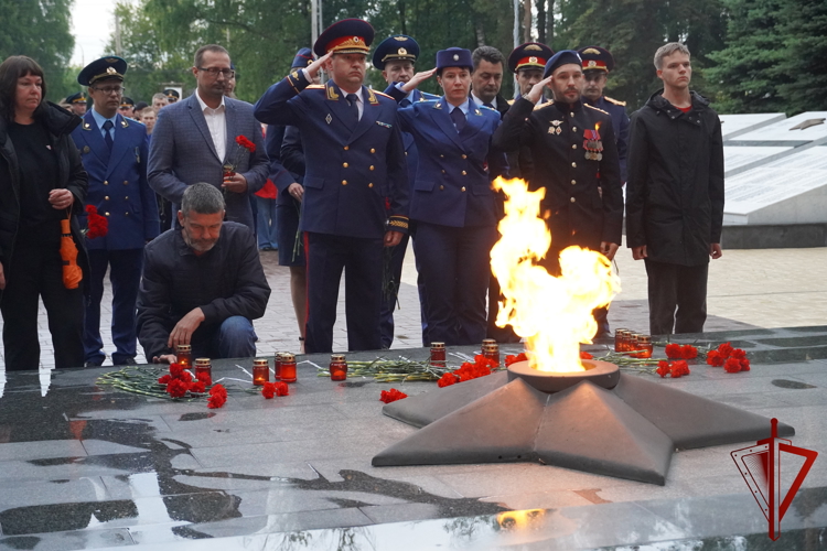 Представители Росгвардии приняли участие в акции «Свеча памяти» в Костроме