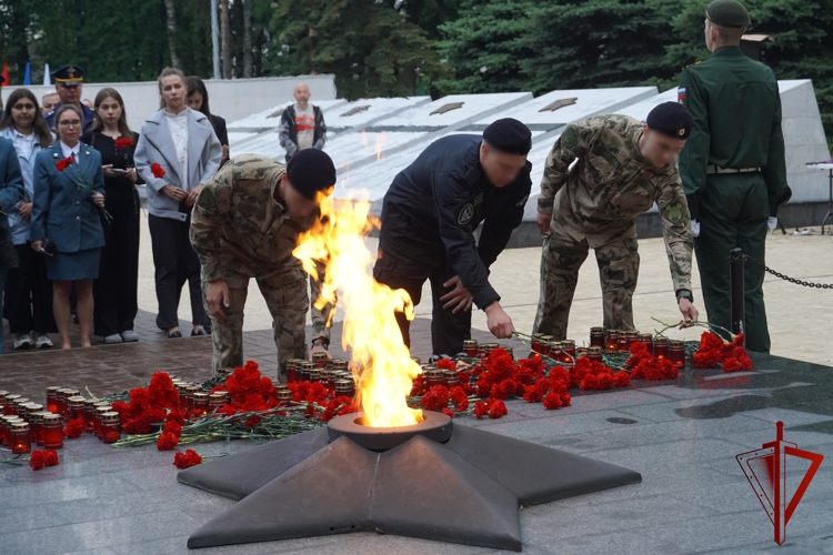 Представители Росгвардии приняли участие в акции «Свеча памяти» в Костроме