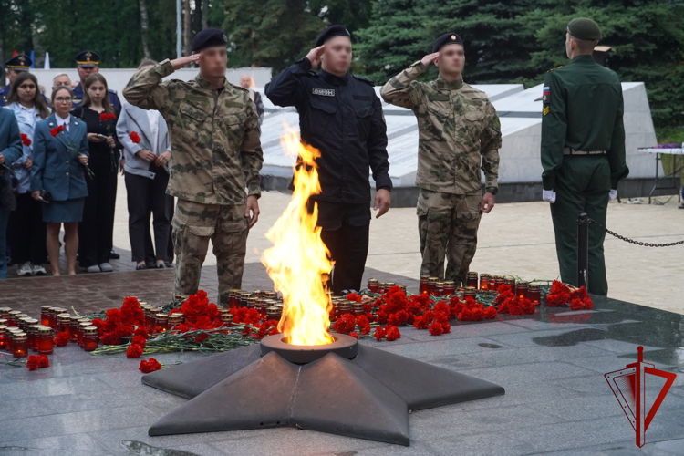 Представители Росгвардии приняли участие в акции «Свеча памяти» в Костроме