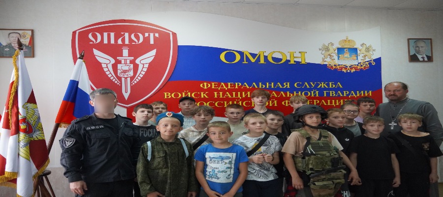 Для воспитанников воскресной школы сотрудники ОМОН "Оплот" провели экскурсию по отряду в Костроме
