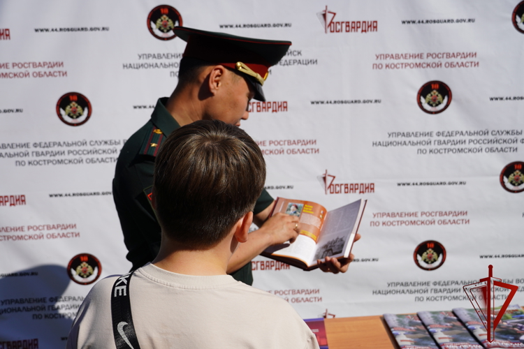 Сотрудники Росгвардии приняли участие в православном фестивале «Святая Русь» в Костромской области