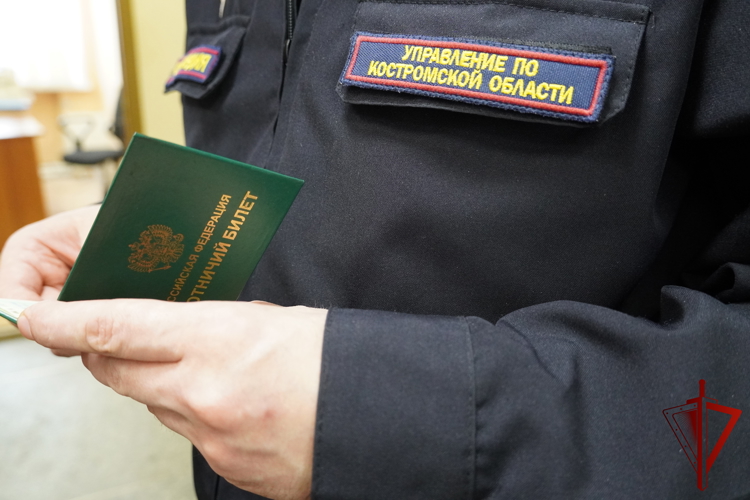 Сотрудники подразделений лицензионно-разрешительной работы провели более двух тысяч проверок у  костромских владельцев гражданского оружия