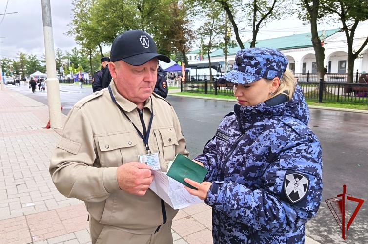 Росгвардейцы Костромского региона обеспечили общественную безопасность в период празднования Дня области