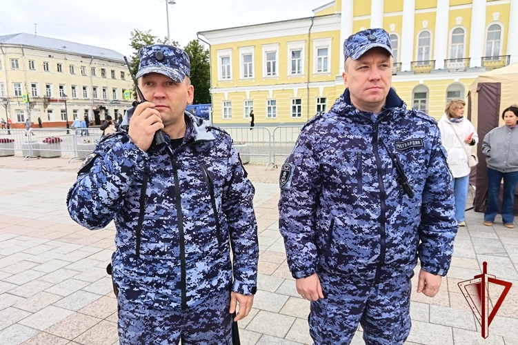 Росгвардейцы Костромского региона обеспечили общественную безопасность в период празднования Дня области