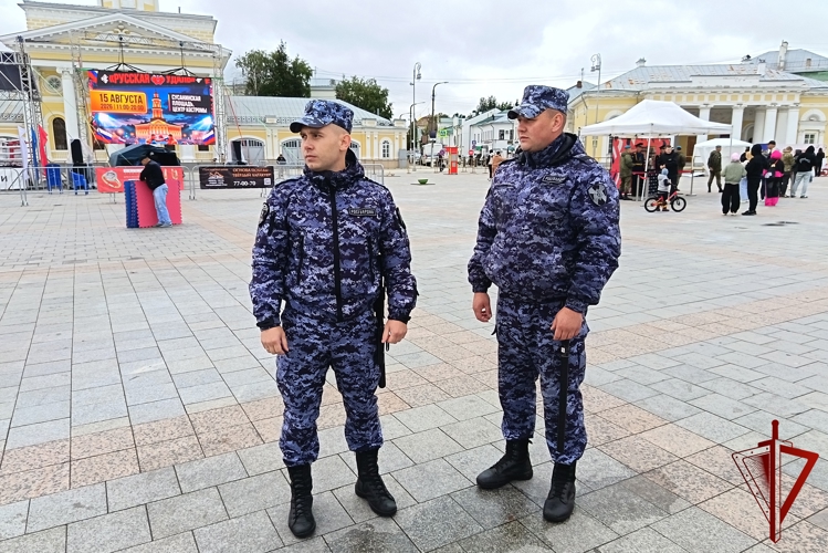 Росгвардейцы Костромского региона обеспечили общественную безопасность в период празднования Дня области
