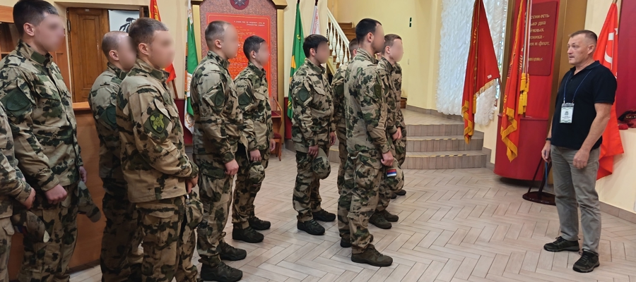 Сотрудники Росгвардии посетили с экскурсией Военно-исторический музей в Костроме