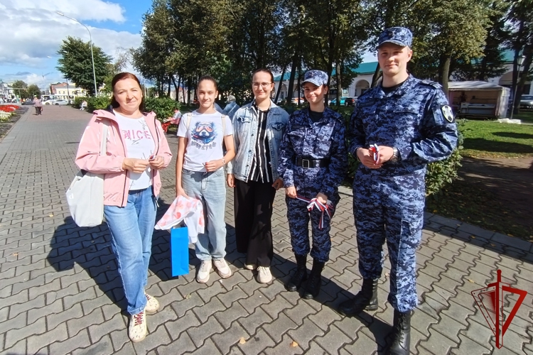 Костромские росгвардейцы присоединились к Всероссийской акции «Цвета Родины»