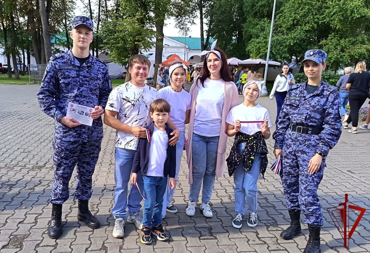Костромские росгвардейцы присоединились к Всероссийской акции «Цвета Родины»