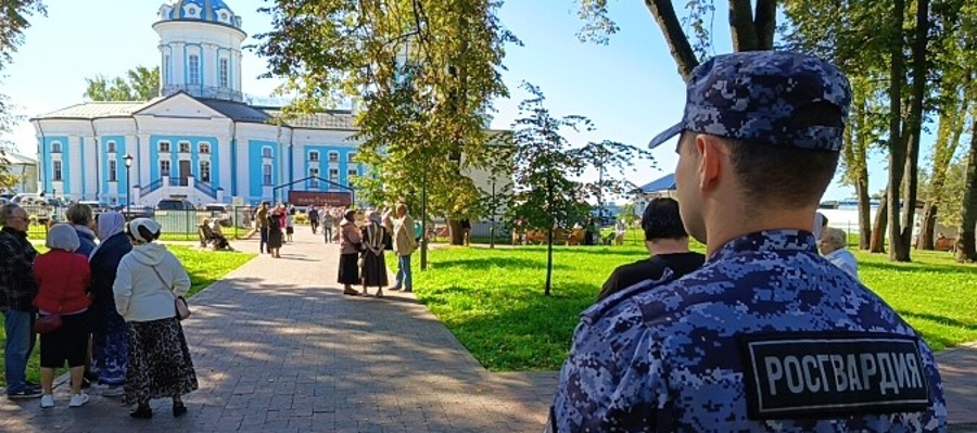В Костроме росгвардейцы обеспечили общественную безопасность в ходе торжеств, посвященных обретению Феодоровской иконы Божией Матери