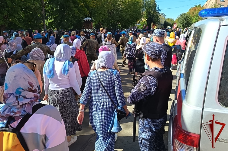 В Костроме росгвардейцы обеспечили общественную безопасность в ходе торжеств, посвященных обретению Феодоровской иконы Божией Матери