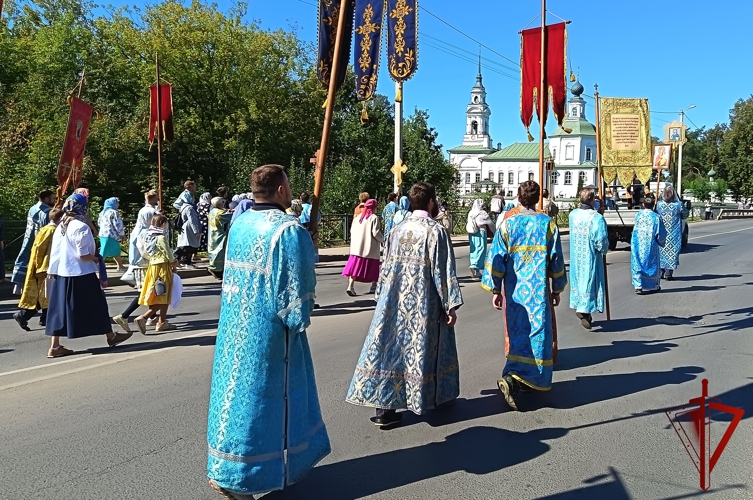 В Костроме росгвардейцы обеспечили общественную безопасность в ходе торжеств, посвященных обретению Феодоровской иконы Божией Матери