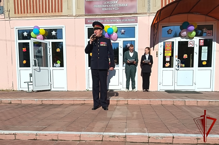 Росгвардейцы поздравили юных костромичей с Днем знаний