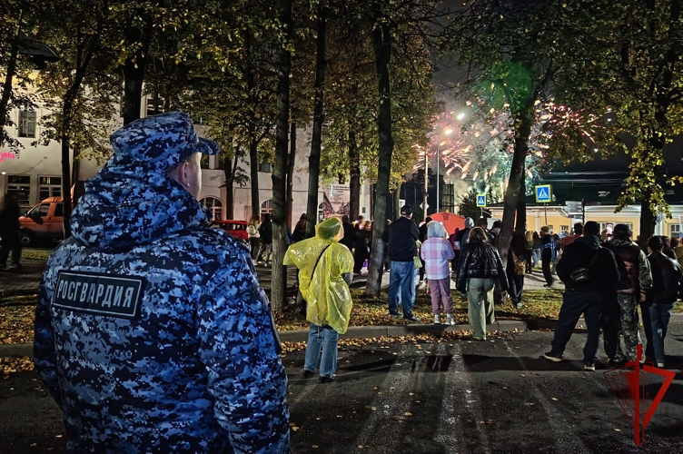 Фестиваль фейерверков «Серебряная Ладья» в Костроме прошел под надежной защитой  росгвардейцев