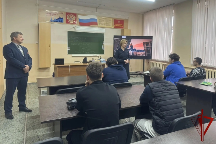 Сотрудники и ветераны Росгвардии познакомили костромских студентов со службой в ведомстве