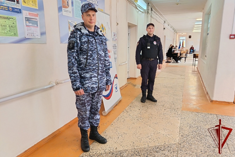 Сотрудники и военнослужащие Росгвардии приняли участие в обеспечении общественной безопасности при проведении выборов в Костромской области