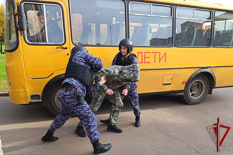 Росгвардия взяла под охрану школьные автобусы в Костромской области