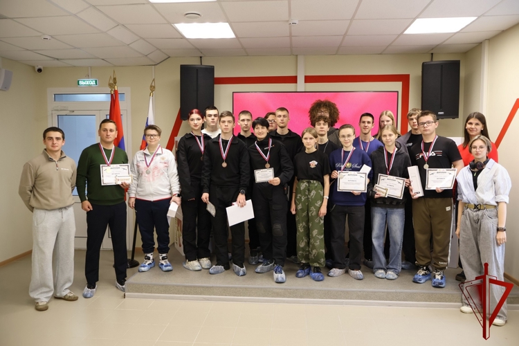  Военнослужащая Росгвардии стала призером чемпионата по неполной сборке и разборке автомата Калашникова в Костроме