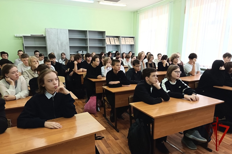В образовательных организациях региона стартовал цикл информационно-просветительских занятий «Костромская Росгвардия: миссия - безопасность» 